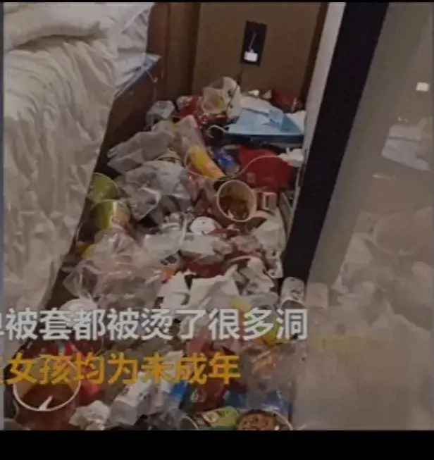 4男女混租一间房3个月后留满屋垃圾