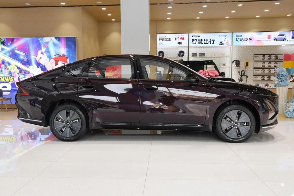 目标10万内落地,五菱星光、秦plus dm-i、日产轩逸该选谁?