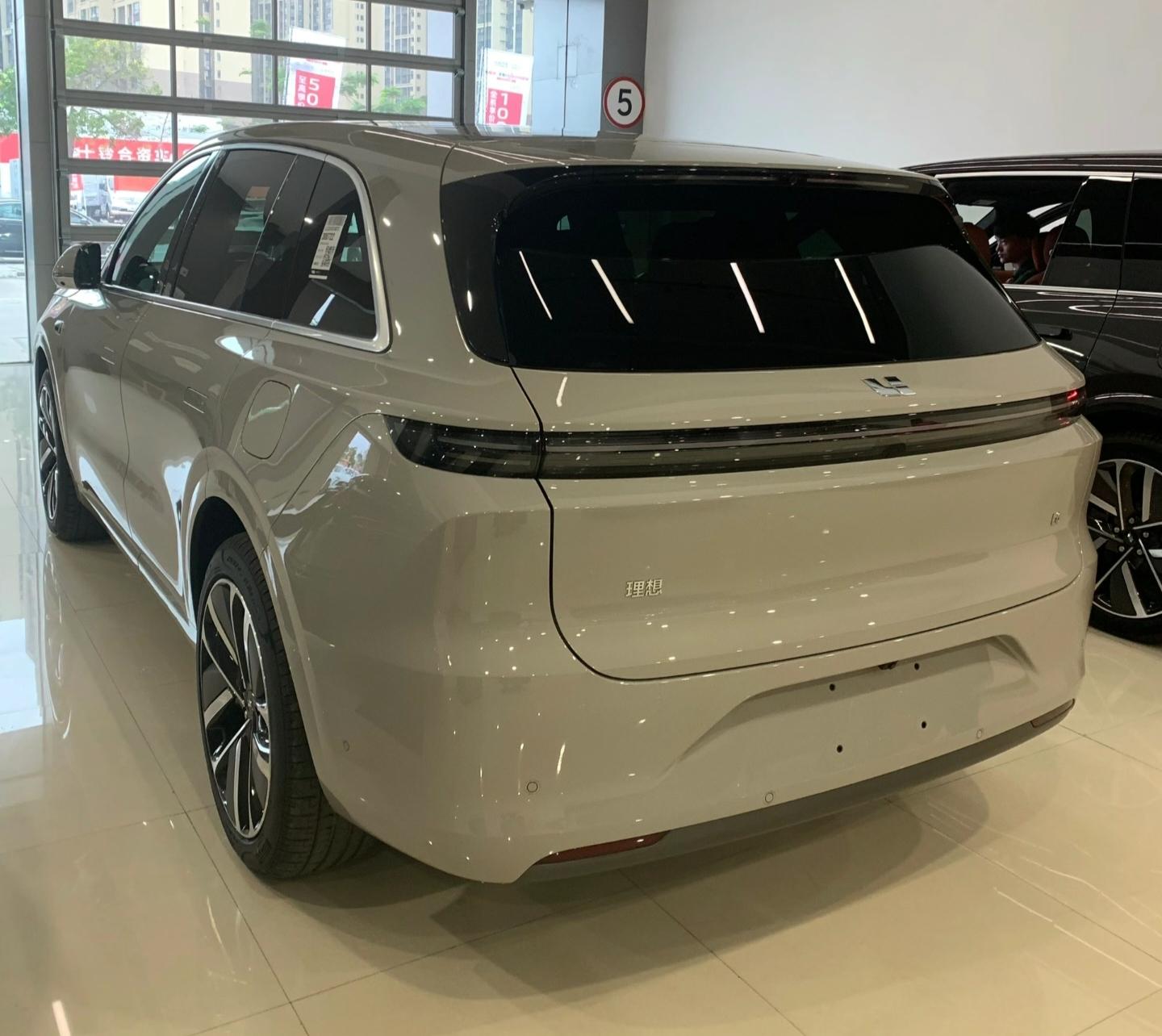 主要的对手可能是理想l7,理想l6正式上市售24.98万元起