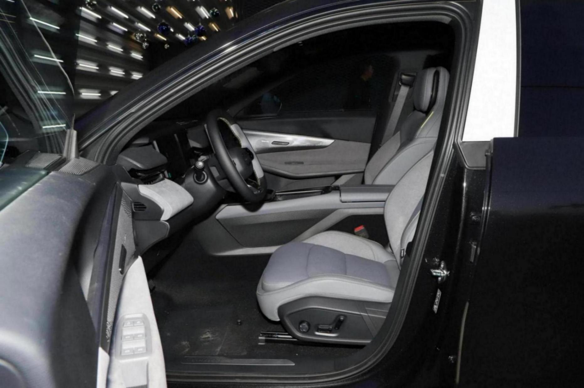 领克08 em-p 120长续航plus版上市,售价19.58万,综合续航超1200km