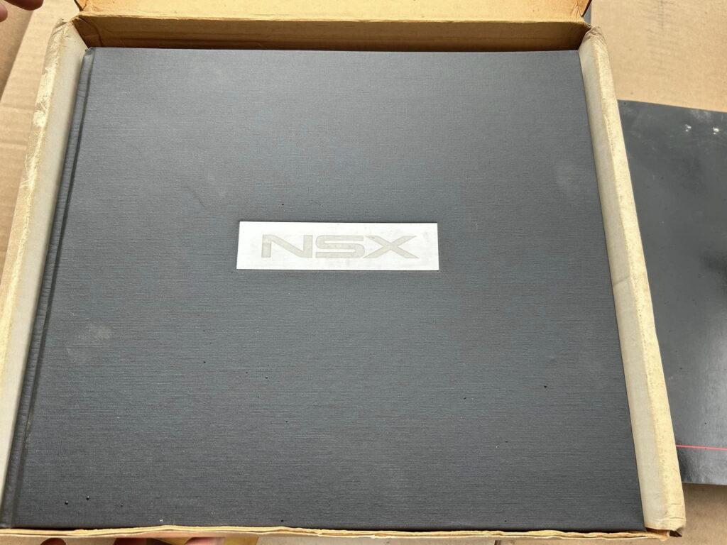 心里有阴影不敢开了?1992年的讴歌nsx 在车库里被遗忘了30年