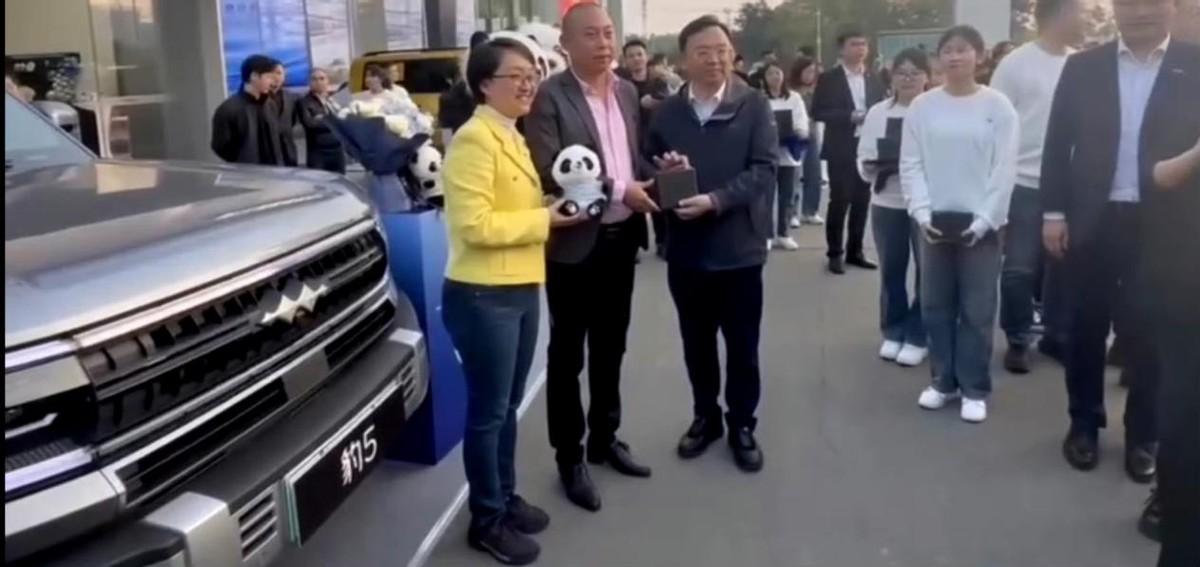 野心藏不住了!比亚迪王传福走访县乡市场,销售网络或将大肆扩张