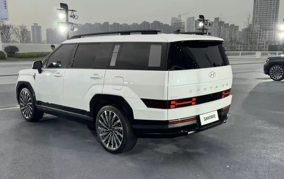 力压群雄!2024款现代胜达下月正式上市!