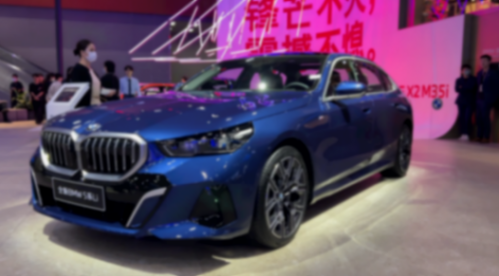 配置升级35项,搭2.0t四驱,售50.59万!宝马5系四驱上市