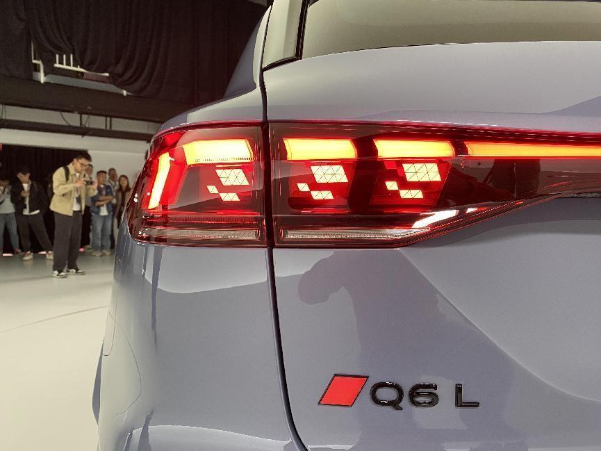 纯电重磅战略车!奥迪q6l e-tron发布