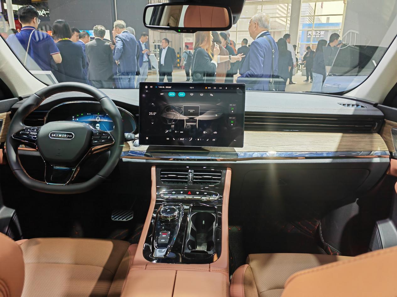 量产车与概念车同台,创维ev6 ii、skyhome概念车亮相北京车展
