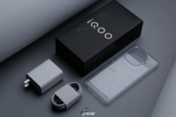 续航屠榜,iqoo z9 turbo评测:华星c8屏 6000mah的骁龙8s gen 3