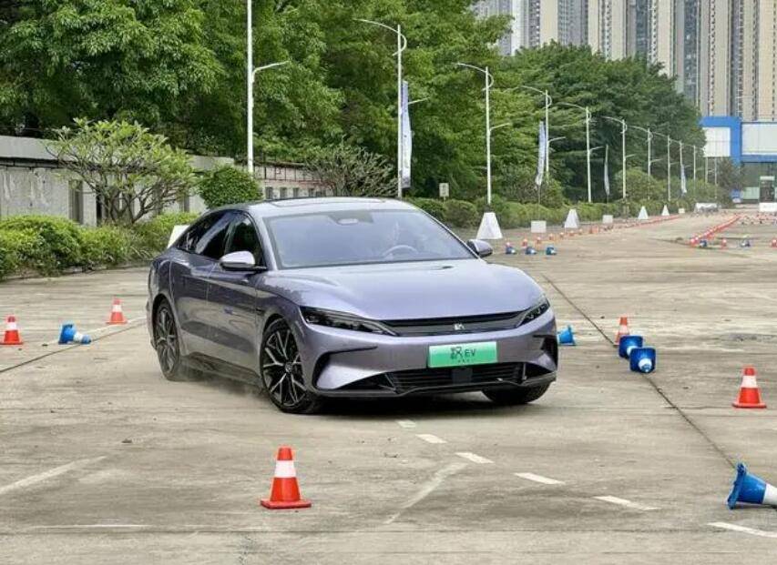 全系标配云辇-c,终结“油电之争” 比亚迪汉唐双子星是认真的