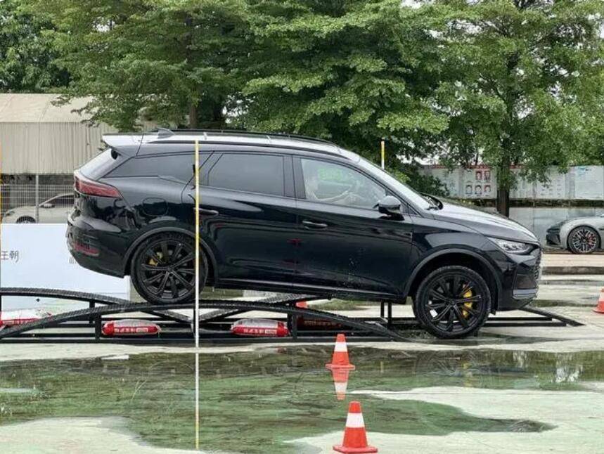 全系标配云辇-c,终结“油电之争” 比亚迪汉唐双子星是认真的
