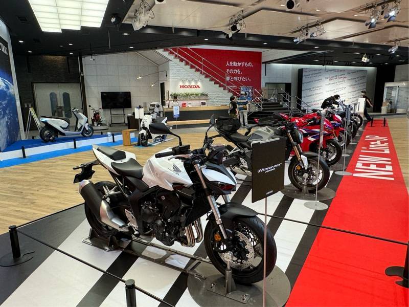 本田展示2024款cb1000r大黄蜂!与750、400车型家族化设计