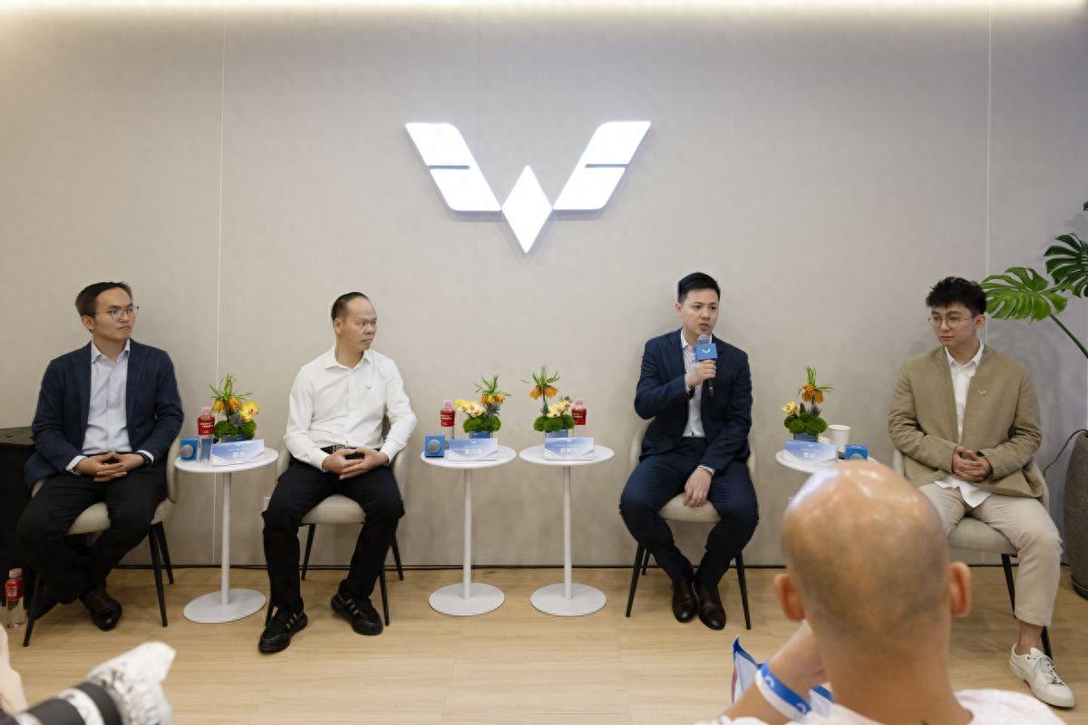 下半年产品规划曝光!2024北京车展五菱专访