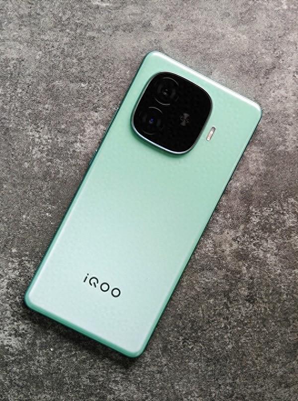 iqoo z9 turbo体验:从性能出发,开辟“中端旗舰”新路