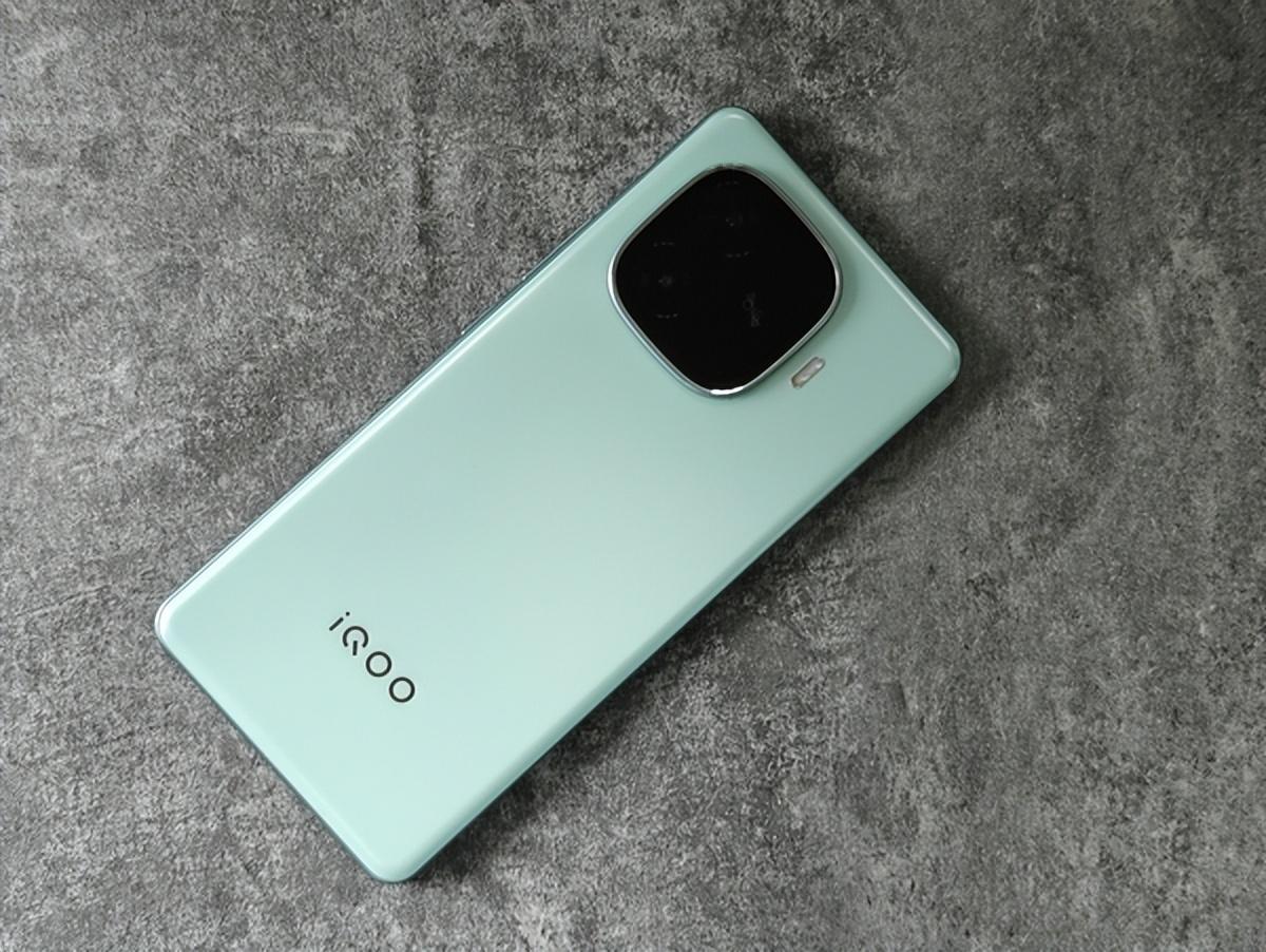 iqoo z9 turbo体验:从性能出发,开辟“中端旗舰”新路