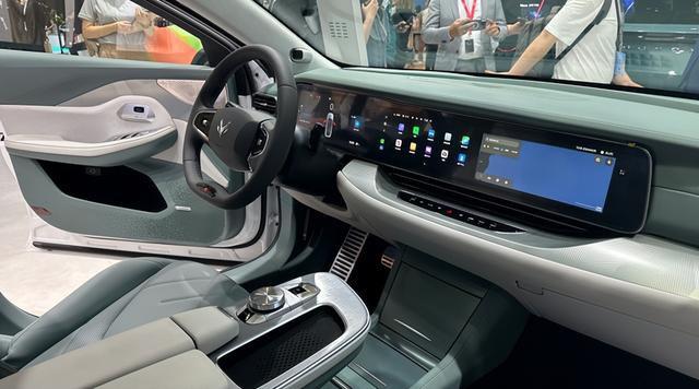 2024款极狐阿尔法s先行版pro售25.68万,便宜7.3万,续航多102km
