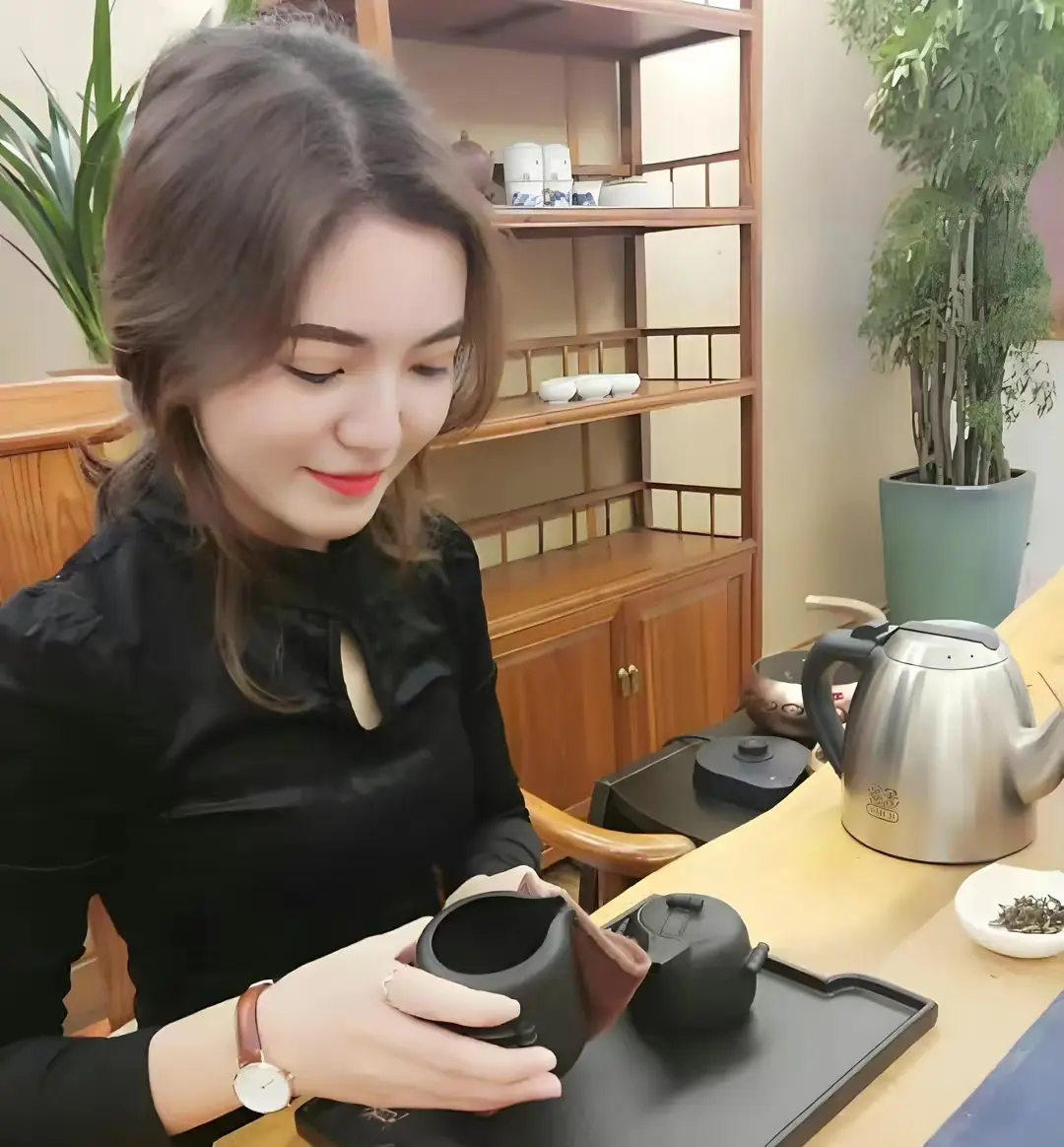 震撼揭秘:中国最美女首富林晓芸:从10亿到8700亿的传奇之路