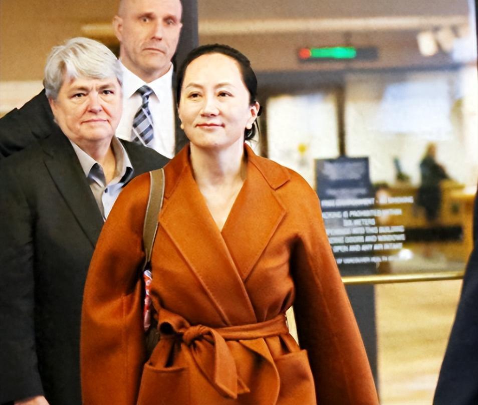 同是任正非的基因,把孟晚舟跟姚安娜一对比,差距这就出来了