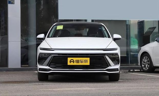 测评第11代索纳塔,轴距2875毫米,家用轿车的优选?