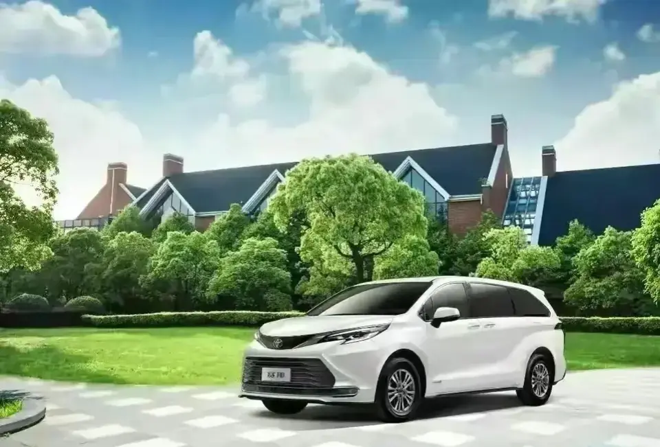 智能再升级丰田2024款赛那高端豪华家用mpv优选性能卓越强势回归