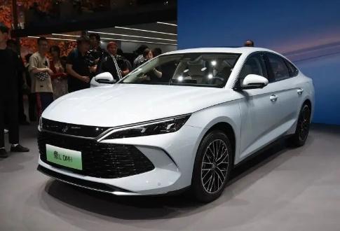 比亚迪“五大轿车”来袭,造型“脱胎换骨”,能否引领新潮流?