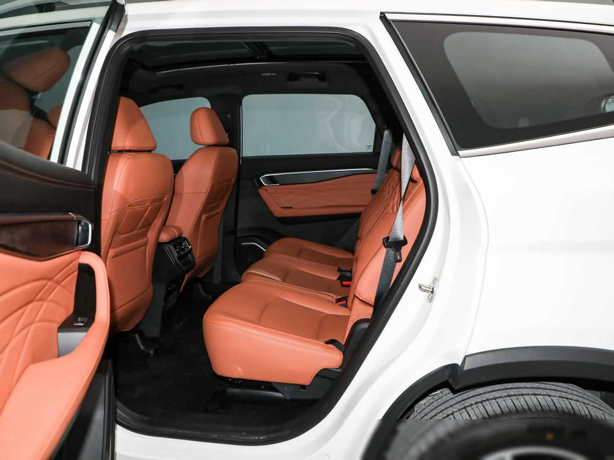 进阶硬核中型suv,全系配2.0t动力,配置有提升,解读吉利
