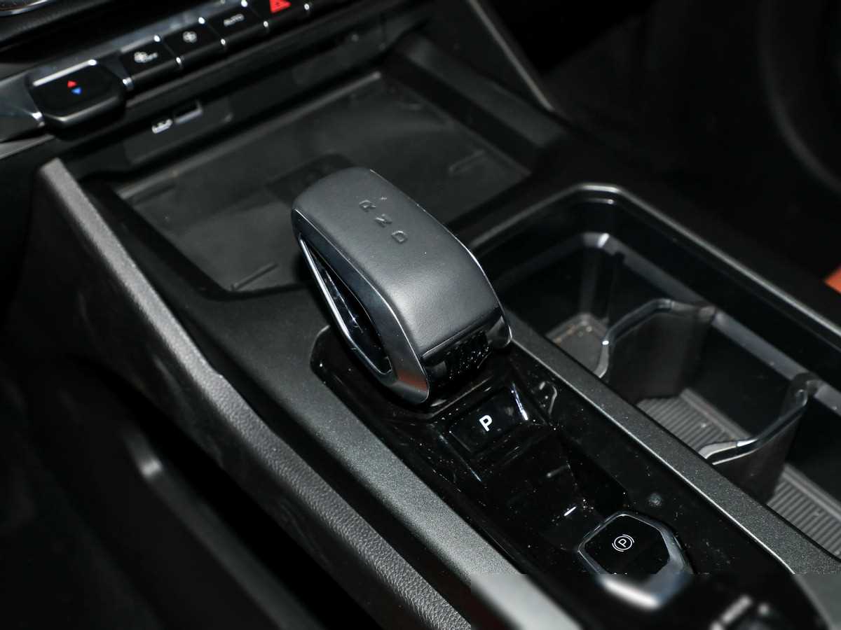 进阶硬核中型suv,全系配2.0t动力,配置有提升,解读吉利